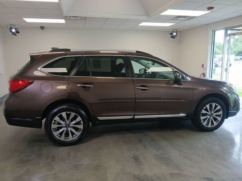 Used 2019 Subaru Outback 2.5i Touring AWD/4WD image 8