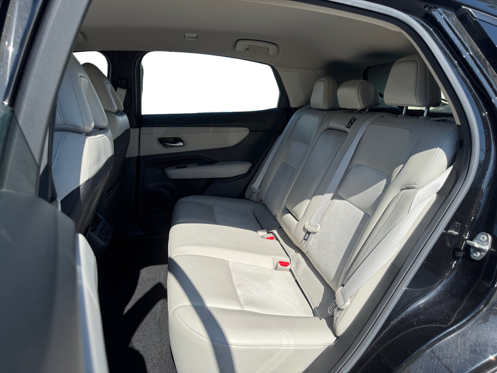Used 2023 Nissan Ariya AWD image 13