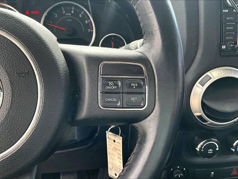 Used 2012 Jeep Wrangler Unlimited Sahara AWD/4WD image 12