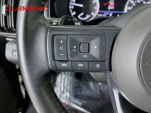 Used 2024 Nissan Pathfinder SV FWD image 15