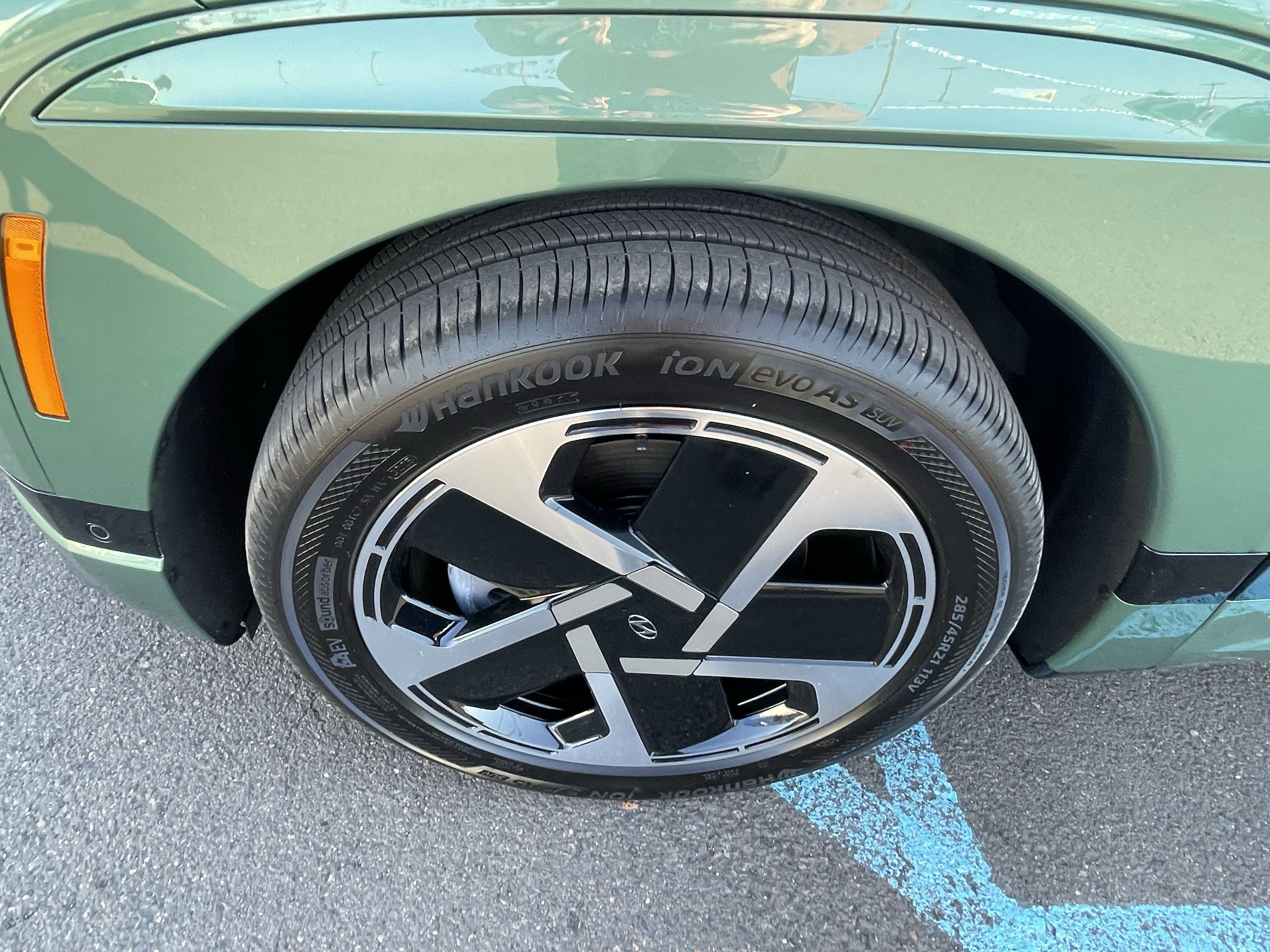 Certified 2026 Hyundai Ioniq 9 Calligraphy AWD/4WD image 8