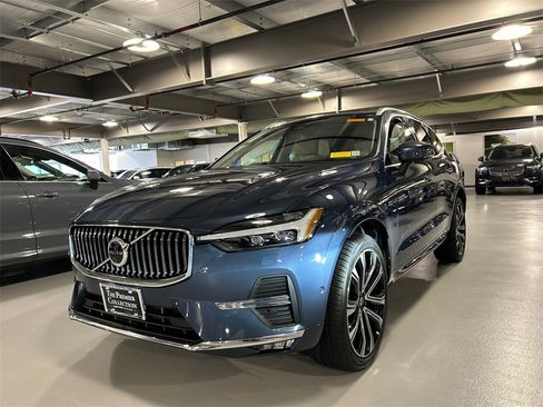 Certified 2023 Volvo XC60 B5 Ultimate w/ Climate Package image 5