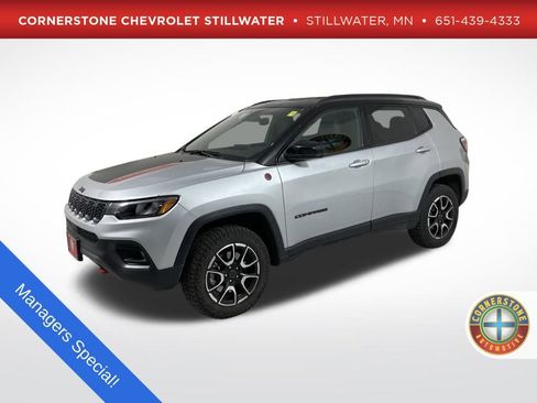 Used 2025 Jeep Compass Trailhawk AWD/4WD image 1