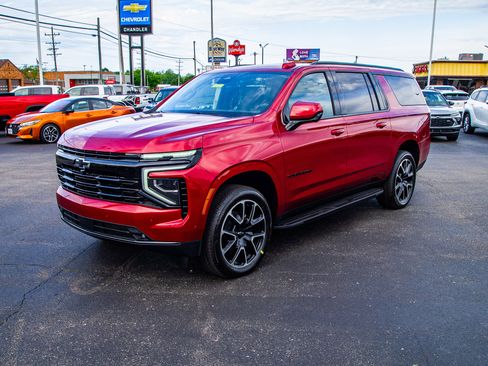 New 2026 Chevrolet Suburban RST AWD/4WD image 3