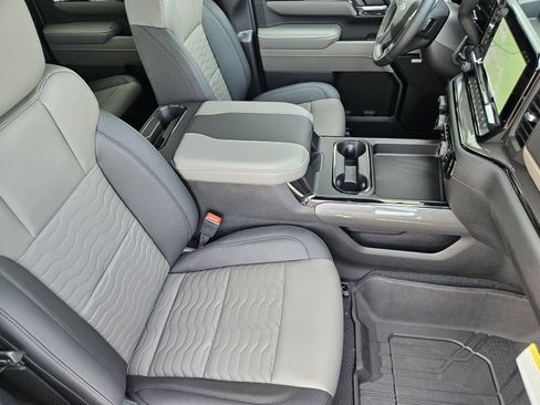 New 2026 Chevrolet Silverado 2500 ZR2 AWD/4WD image 17