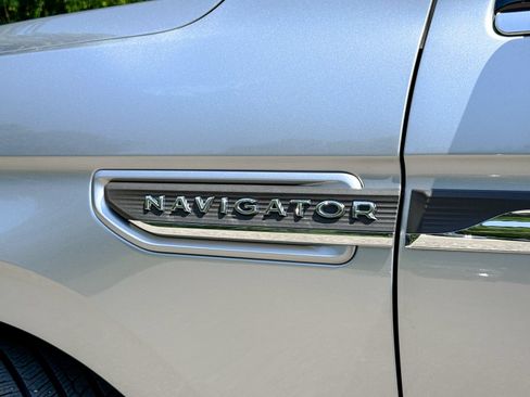 Used 2024 Lincoln Navigator L Reserve AWD/4WD image 4