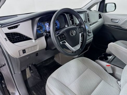 Used 2018 Toyota Sienna LE FWD image 10