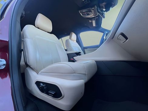 Used 2023 Jeep Grand Cherokee Limited w/ Luxury Tech Group II image 24