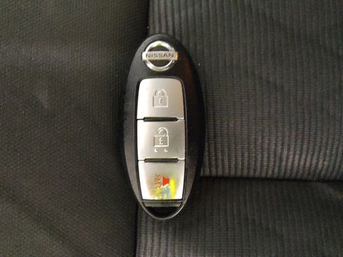 Used 2018 Nissan Titan SV w/ SV Convenience Package AWD/4WD image 32