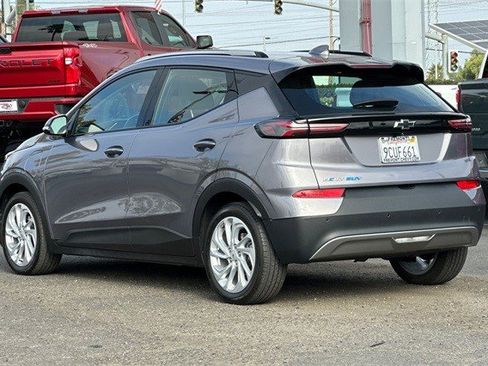 Certified 2022 Chevrolet Bolt EUV LT w/ Comfort Package image 8