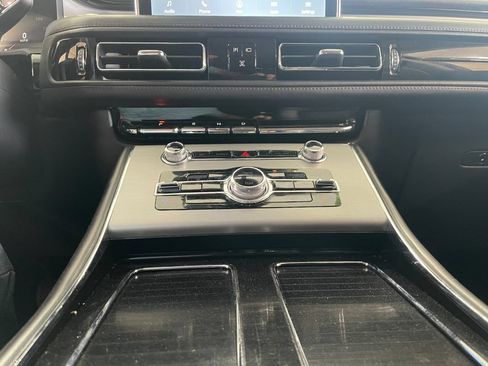 Used 2023 Lincoln Aviator AWD image 15