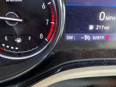 Used 2020 Buick Encore GX Essence image 11