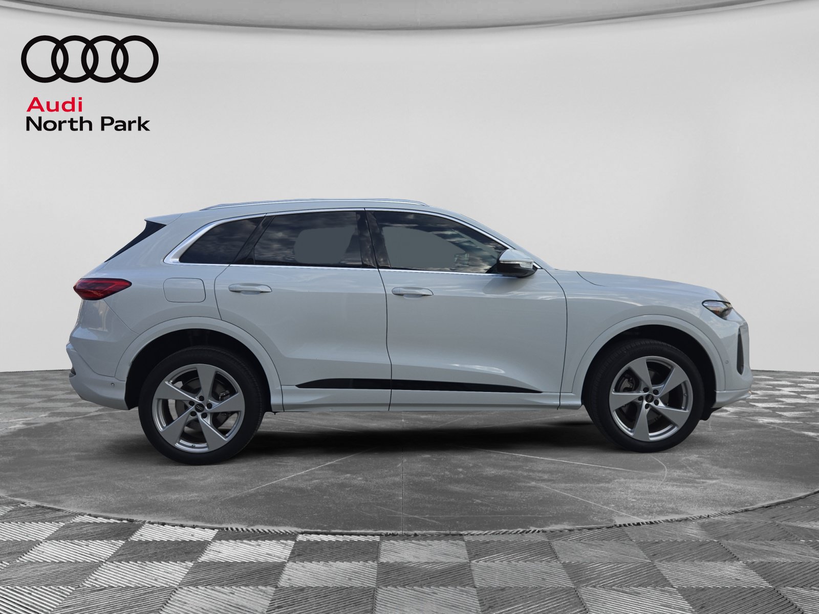 Used 2025 Audi Q5 Premium Plus AWD/4WD image 6
