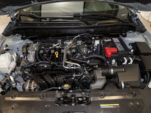 Used 2024 Nissan Altima 2.5 SV image 18