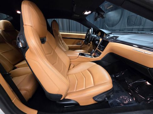 Used 2015 Maserati GranTurismo Sport RWD image 27