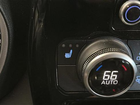 Used 2021 Toyota Highlander XLE AWD/4WD image 28