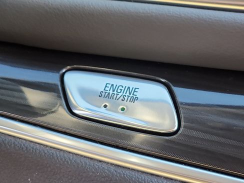 Used 2019 Buick Enclave Essence image 22