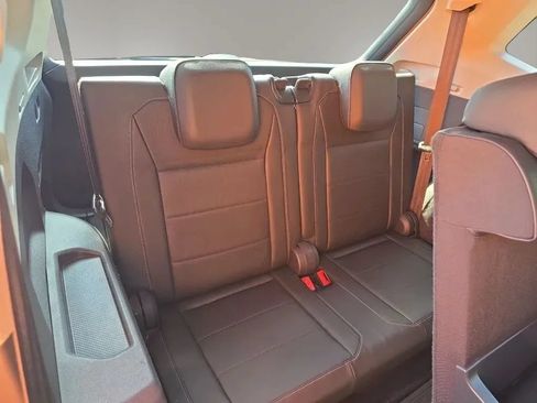 Used 2018 Volkswagen Tiguan SE w/ Panoramic Sunroof Package FWD image 47