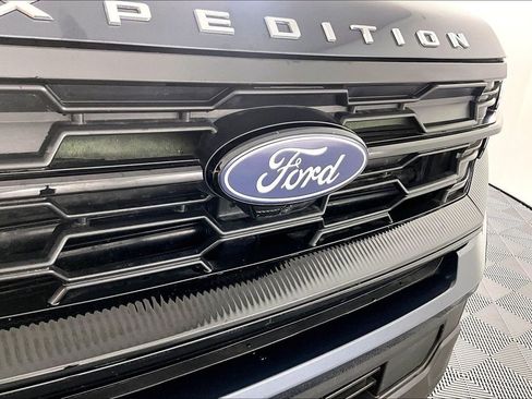 Used 2025 Ford Expedition Active AWD/4WD image 31