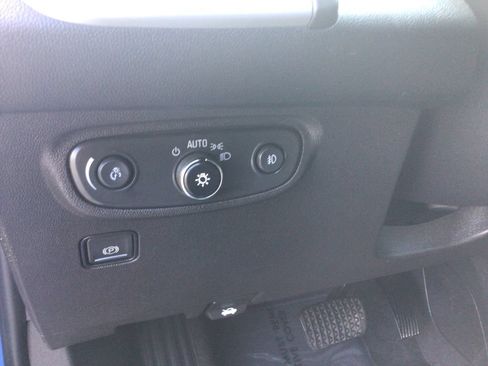 Used 2024 GMC Terrain SLT AWD/4WD image 18