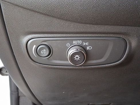 Used 2023 Chevrolet Equinox LT image 25