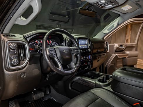 Used 2021 Chevrolet Silverado 2500 LTZ w/ LTZ Plus Package image 16