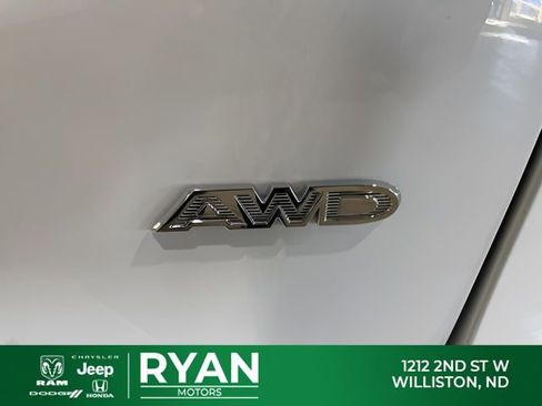 New 2026 Chrysler Pacifica Select AWD/4WD image 11