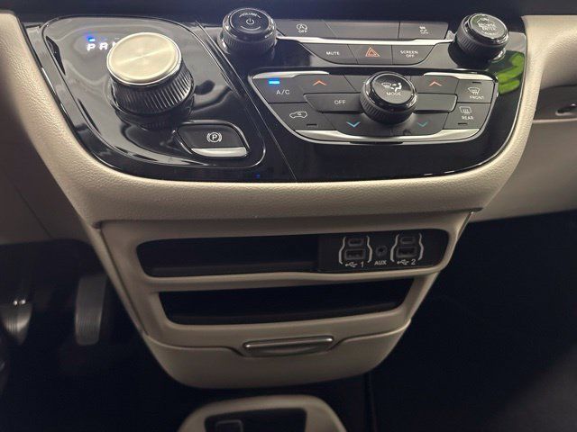 Used 2023 Chrysler Voyager LX FWD image 39
