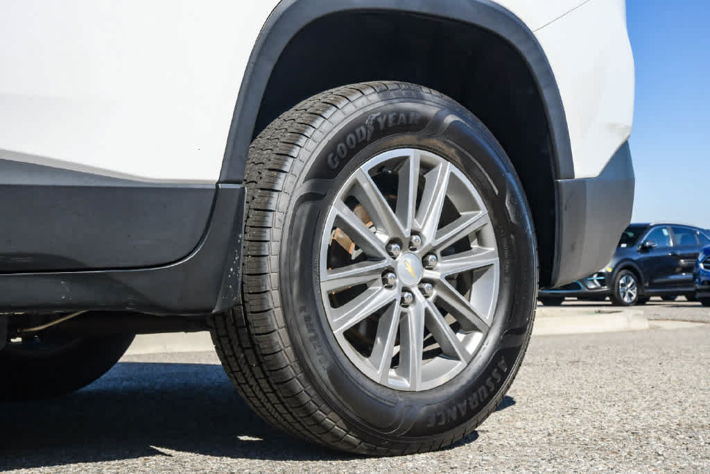 Used 2023 Chevrolet Traverse LT FWD image 11