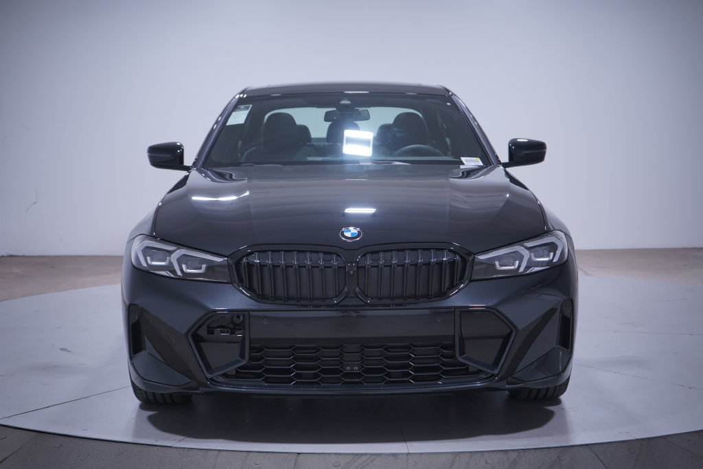 Used 2026 BMW 330i Sedan w/ M Sport Package RWD image 4