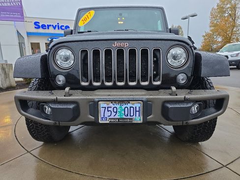 Used 2017 Jeep Wrangler Sahara image 13