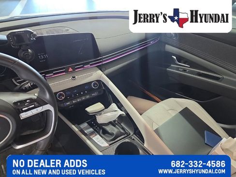 Used 2025 Hyundai Elantra Limited FWD image 13