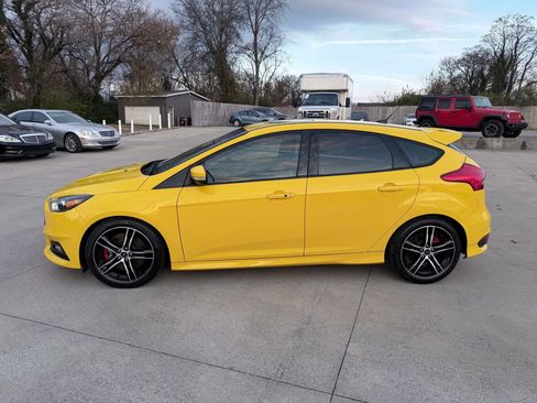Used 2017 Ford Focus ST w/ Equipment Group 402A image 2