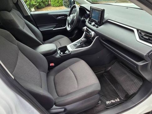 Used 2020 Toyota RAV4 XLE w/ Convenience Package AWD/4WD image 2