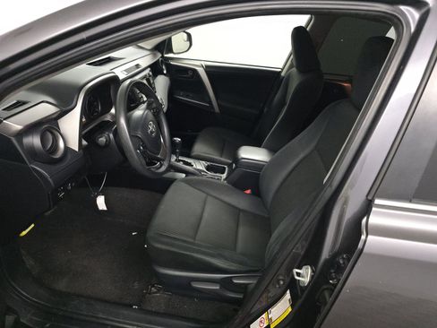 Used 2018 Toyota RAV4 LE FWD image 6