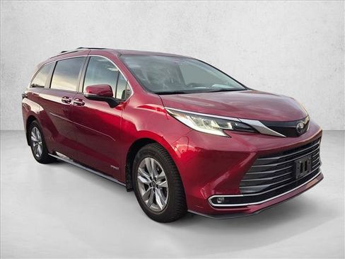 Used 2021 Toyota Sienna Limited AWD/4WD image 3
