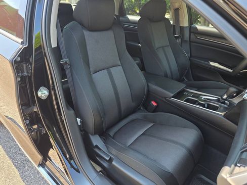 Used 2018 Honda Accord EX image 38