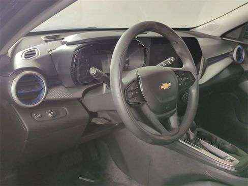 Used 2024 Chevrolet Trax LS w/ LS Convenience Package image 10