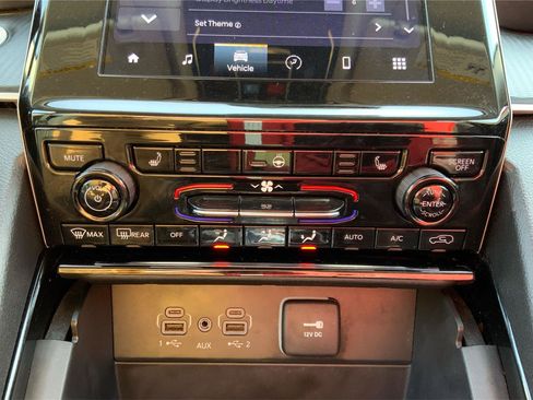 Used 2023 Jeep Grand Cherokee L Laredo image 33