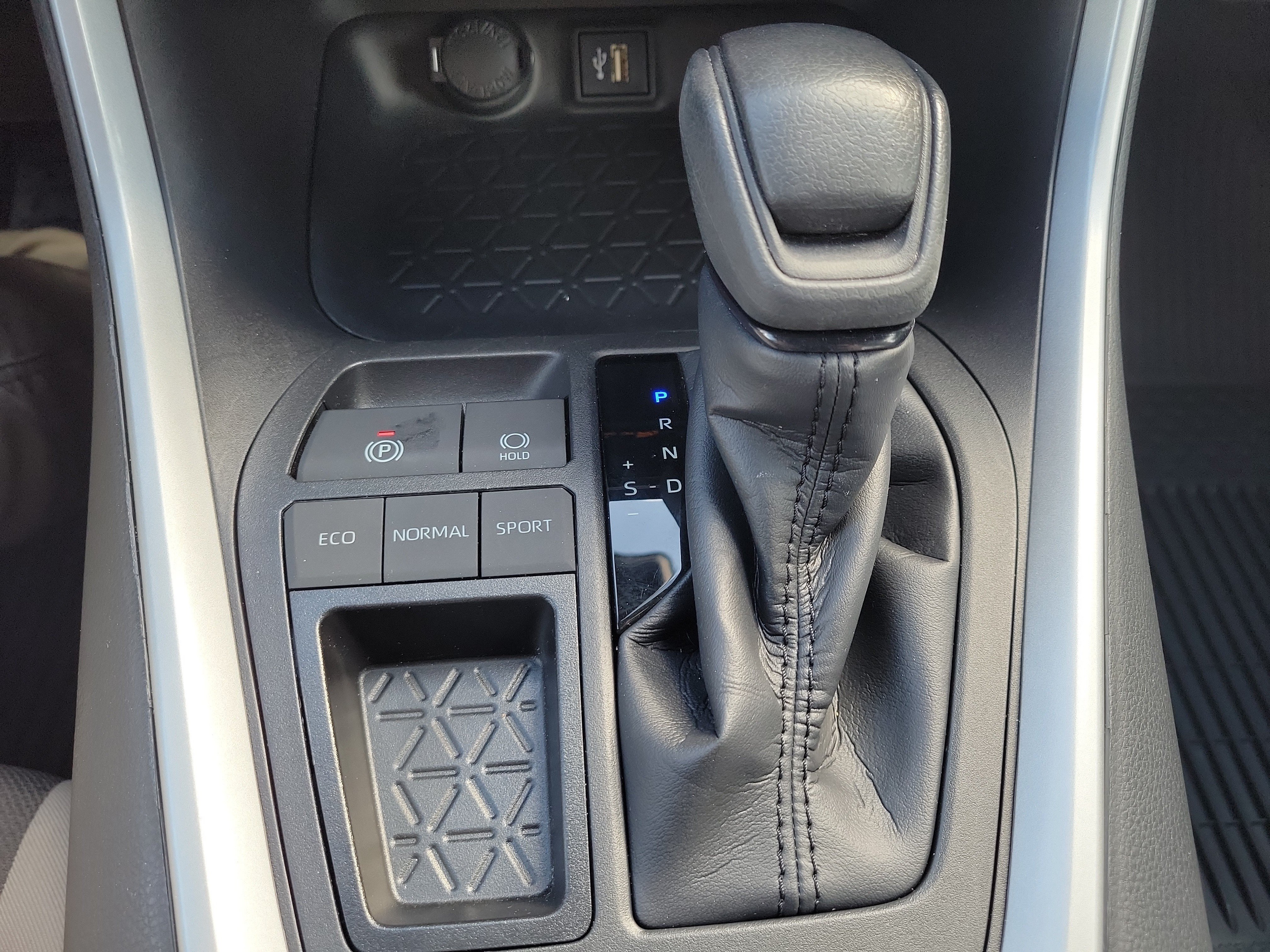 Used 2023 Toyota RAV4 XLE w/ Convenience Package FWD image 28