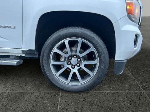 Used 2018 GMC Canyon Denali image 9