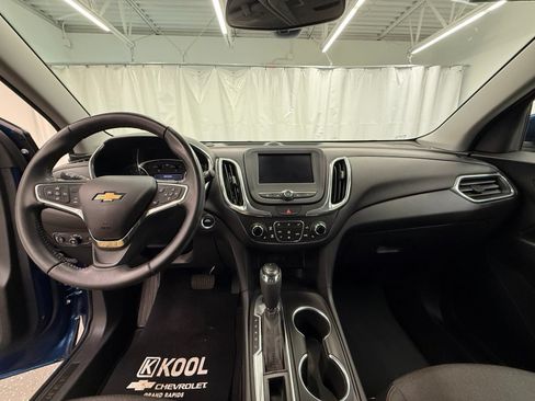 Used 2020 Chevrolet Equinox LT w/ Driver Convenience Package AWD/4WD image 17