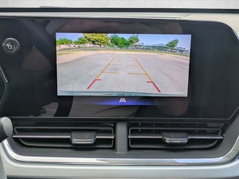 Used 2025 Chevrolet Trax LT FWD image 14