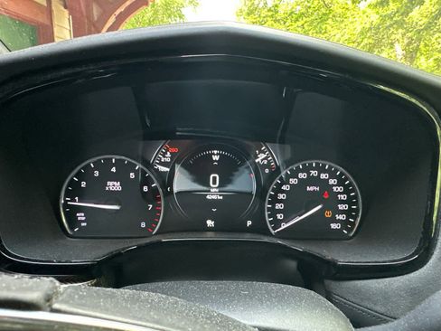 Used 2018 Cadillac XT5 Platinum w/ Driver Assist Package AWD/4WD image 10