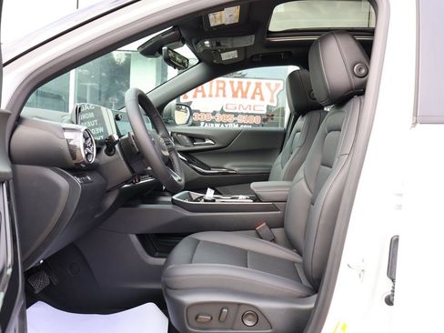 New 2026 Chevrolet Equinox LT w/ Convenience Package II AWD/4WD image 12