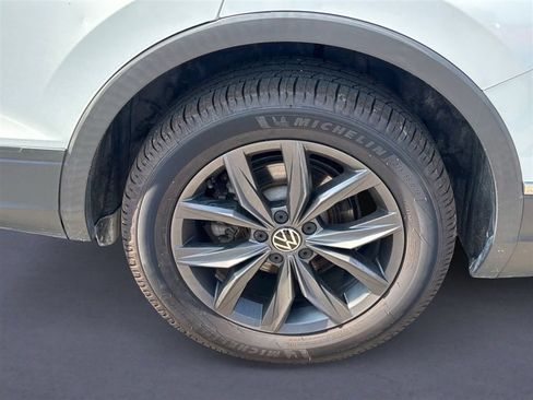 Used 2022 Volkswagen Tiguan SE FWD image 5
