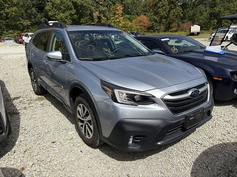 Used 2022 Subaru Outback Premium image 4