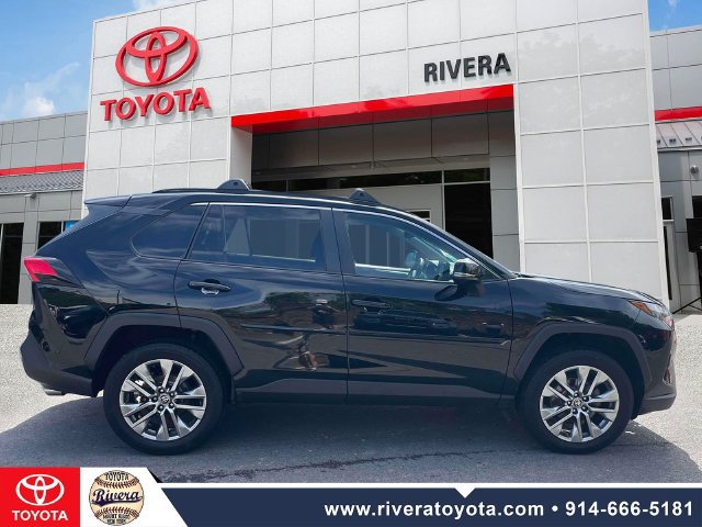 Used 2022 Toyota RAV4 XLE Premium AWD/4WD image 6