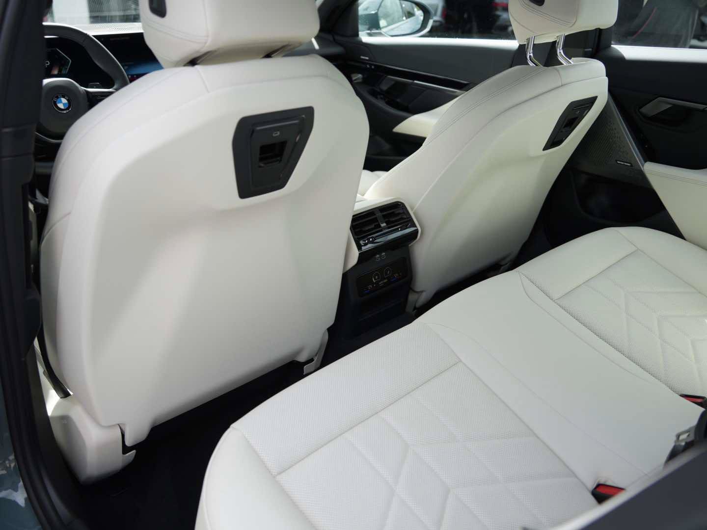 Used 2026 BMW 530i RWD image 9