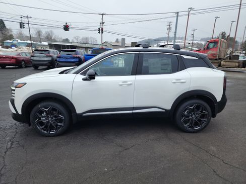 New 2026 Nissan Kicks SR image 5